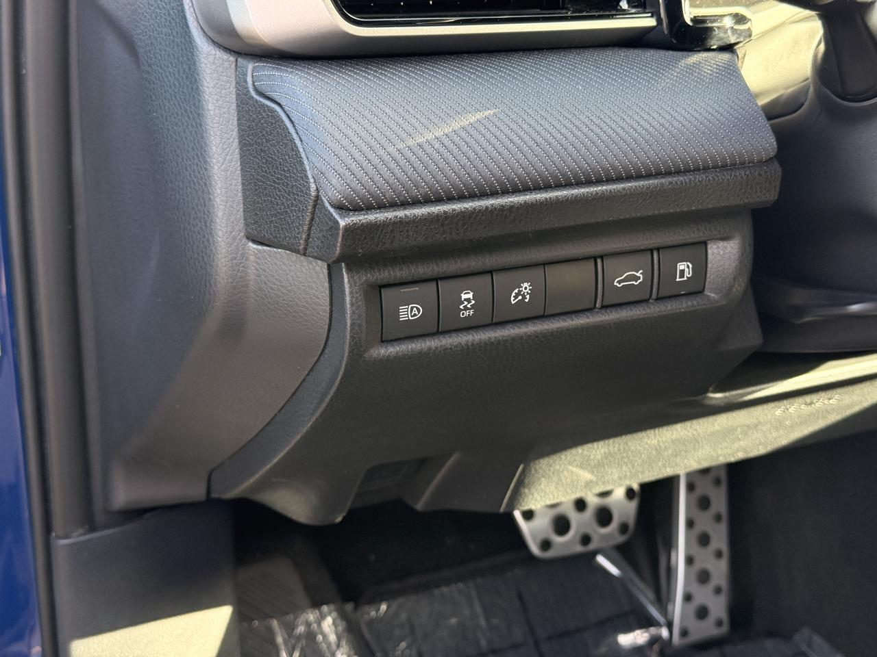Toyota Camry Hybrid SE 2025