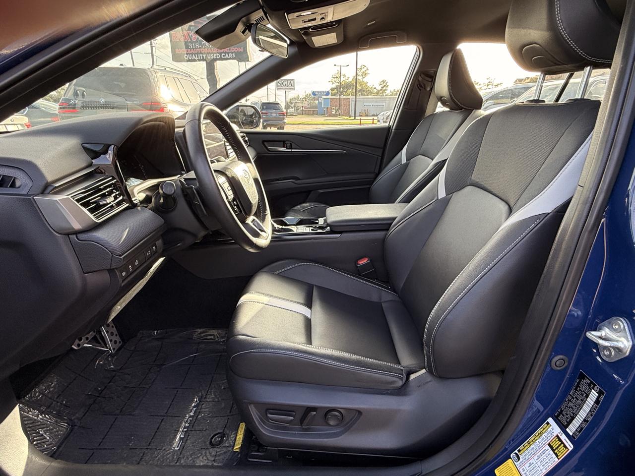 Toyota Camry Hybrid SE 2025