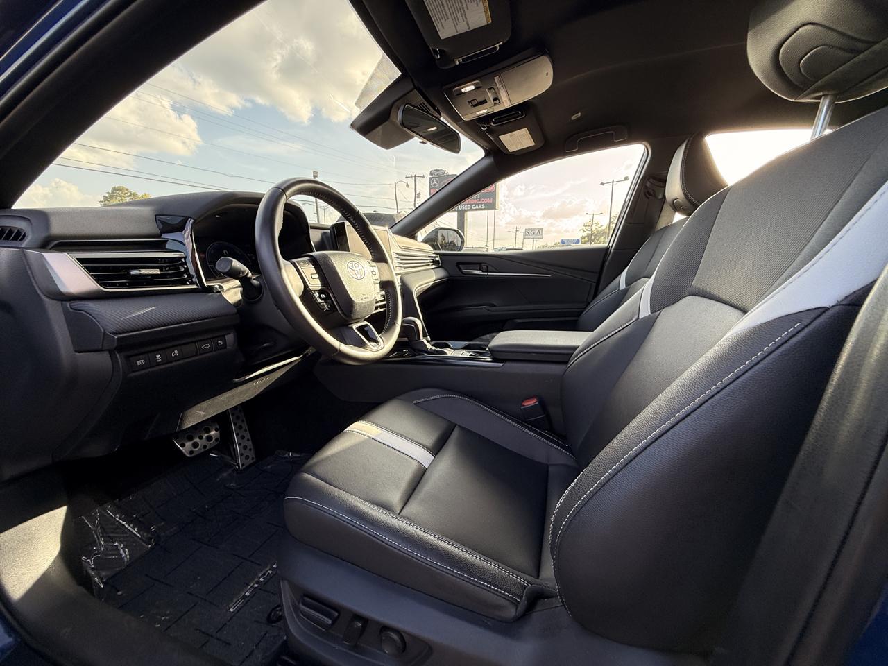 Toyota Camry Hybrid SE 2025