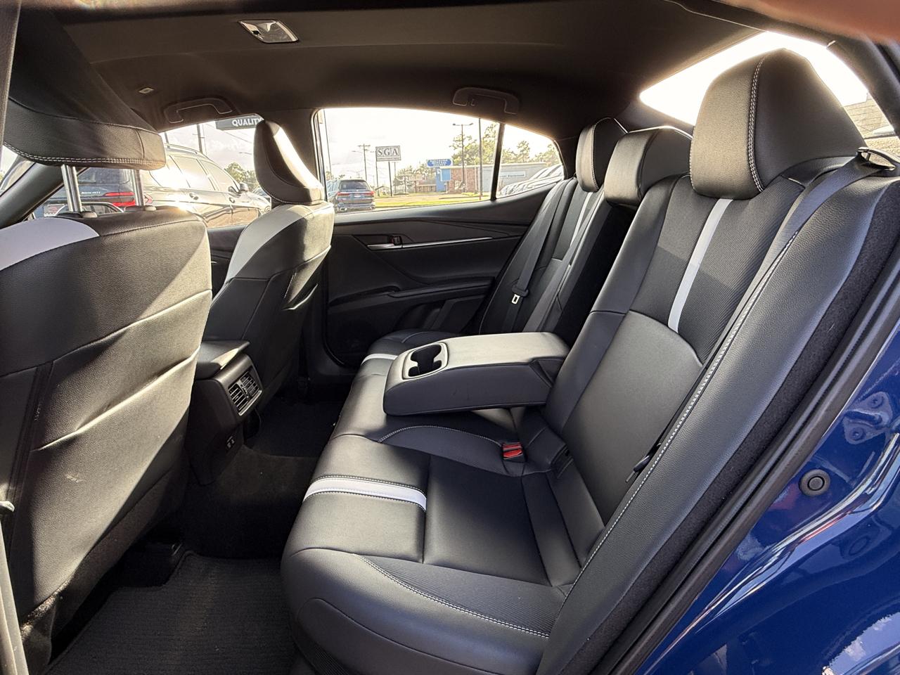 Toyota Camry Hybrid SE 2025