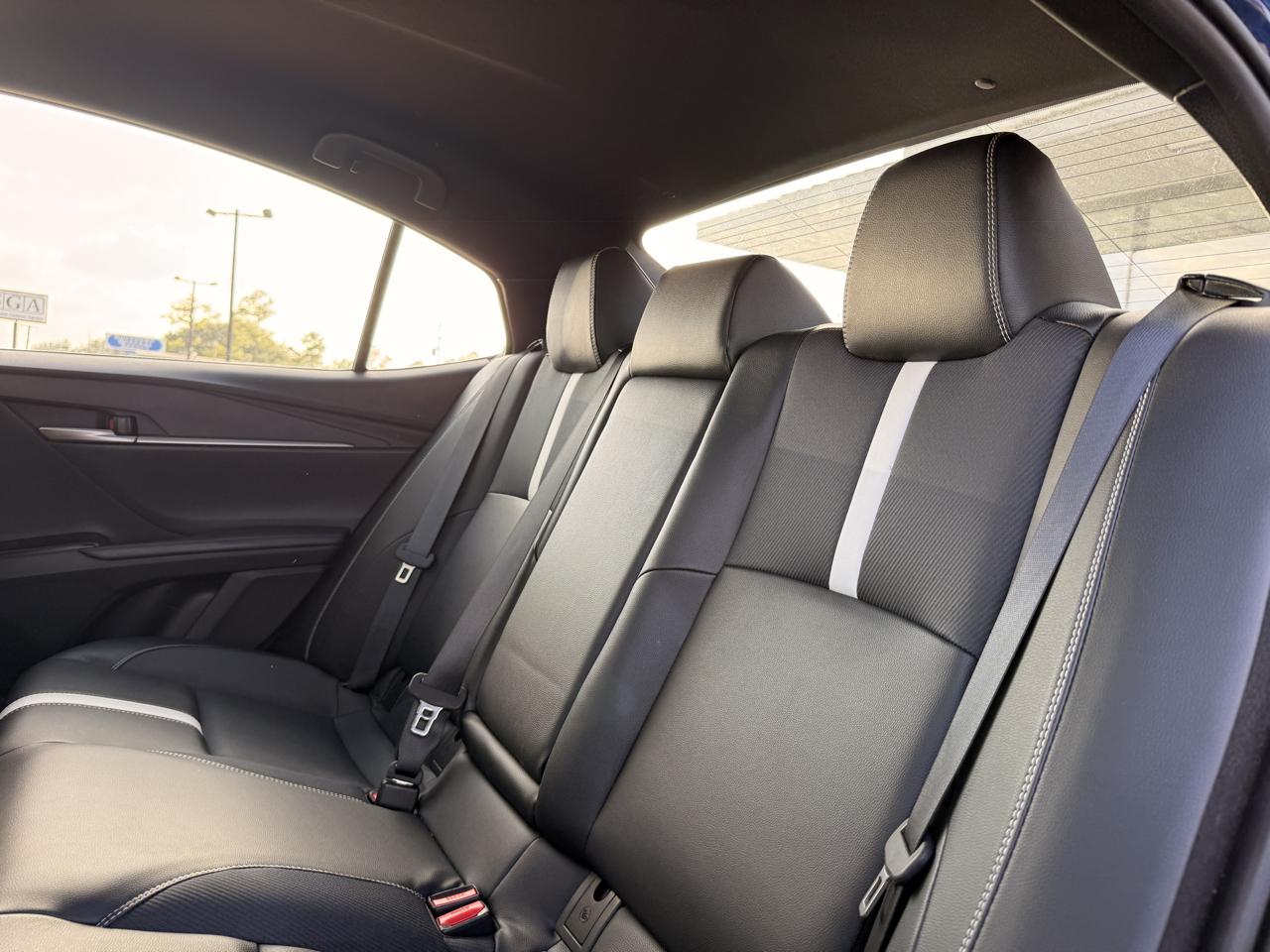 Toyota Camry Hybrid SE 2025