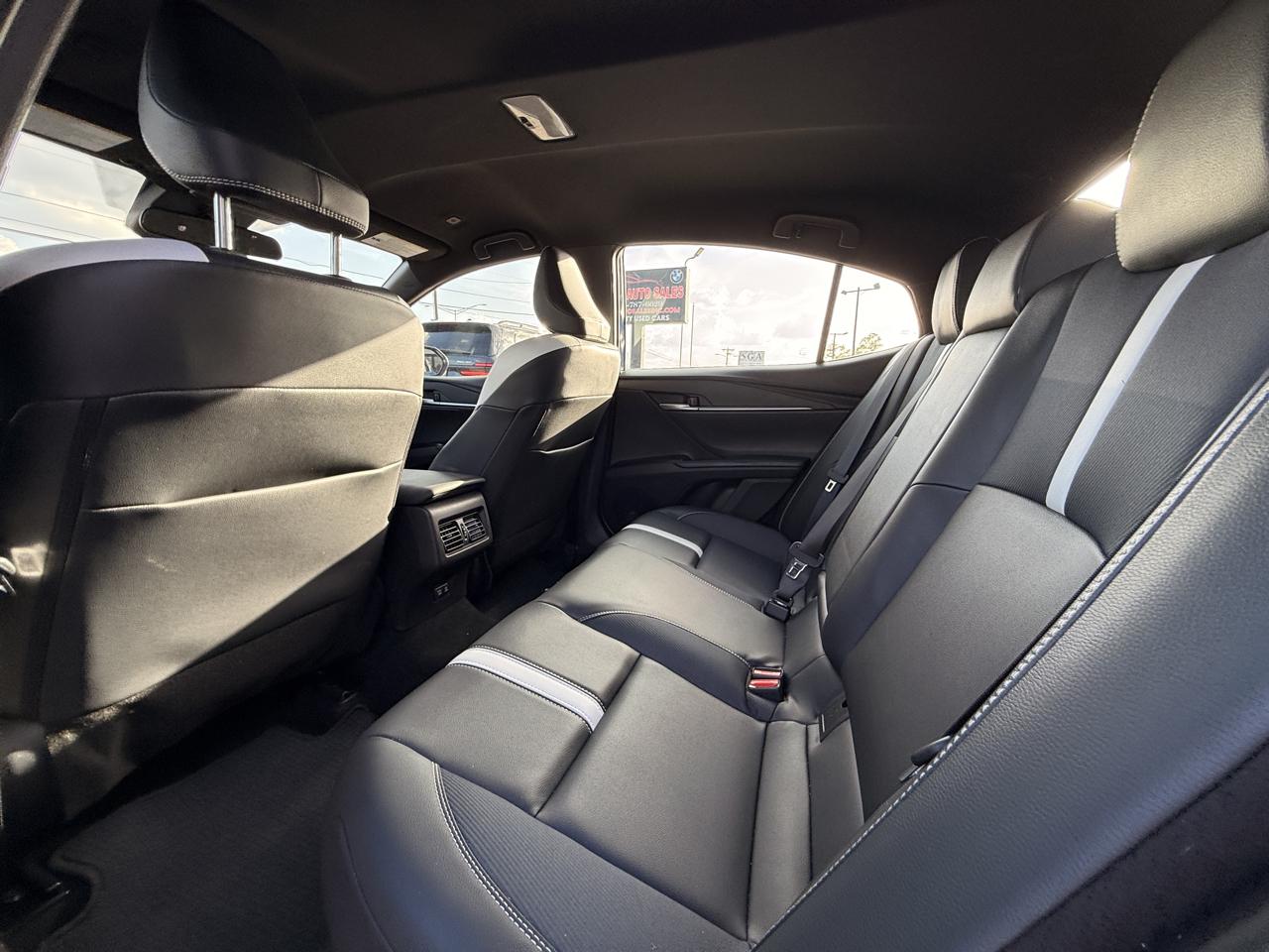 Toyota Camry Hybrid SE 2025