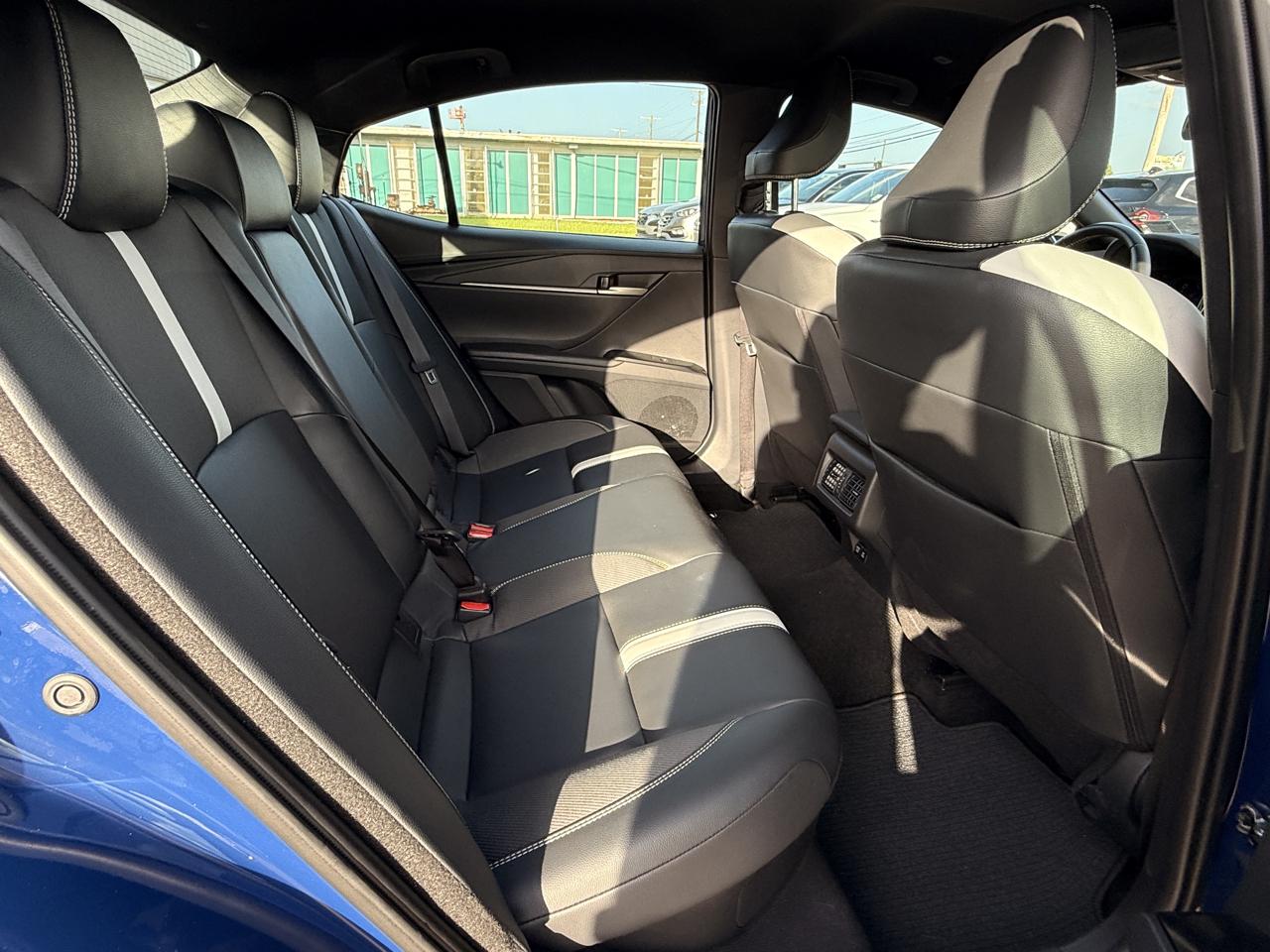 Toyota Camry Hybrid SE 2025