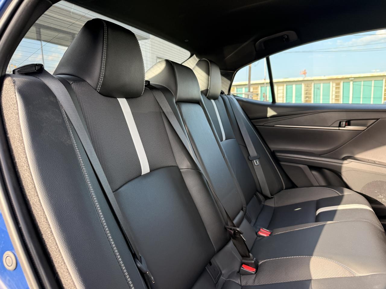Toyota Camry Hybrid SE 2025