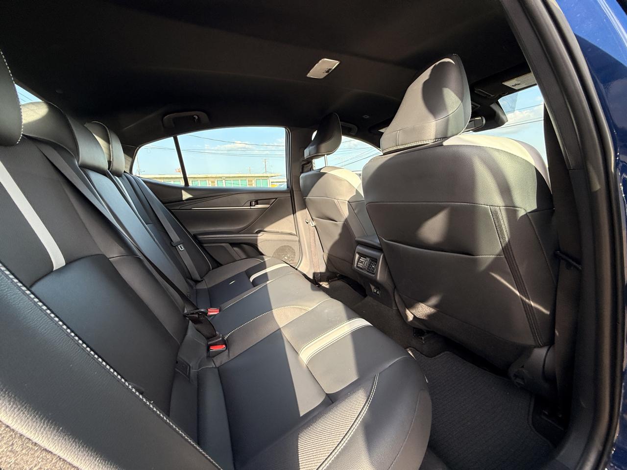 Toyota Camry Hybrid SE 2025