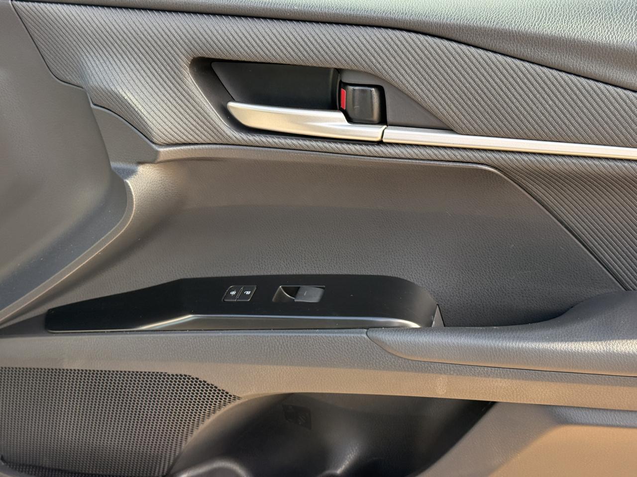 Toyota Camry Hybrid SE 2025