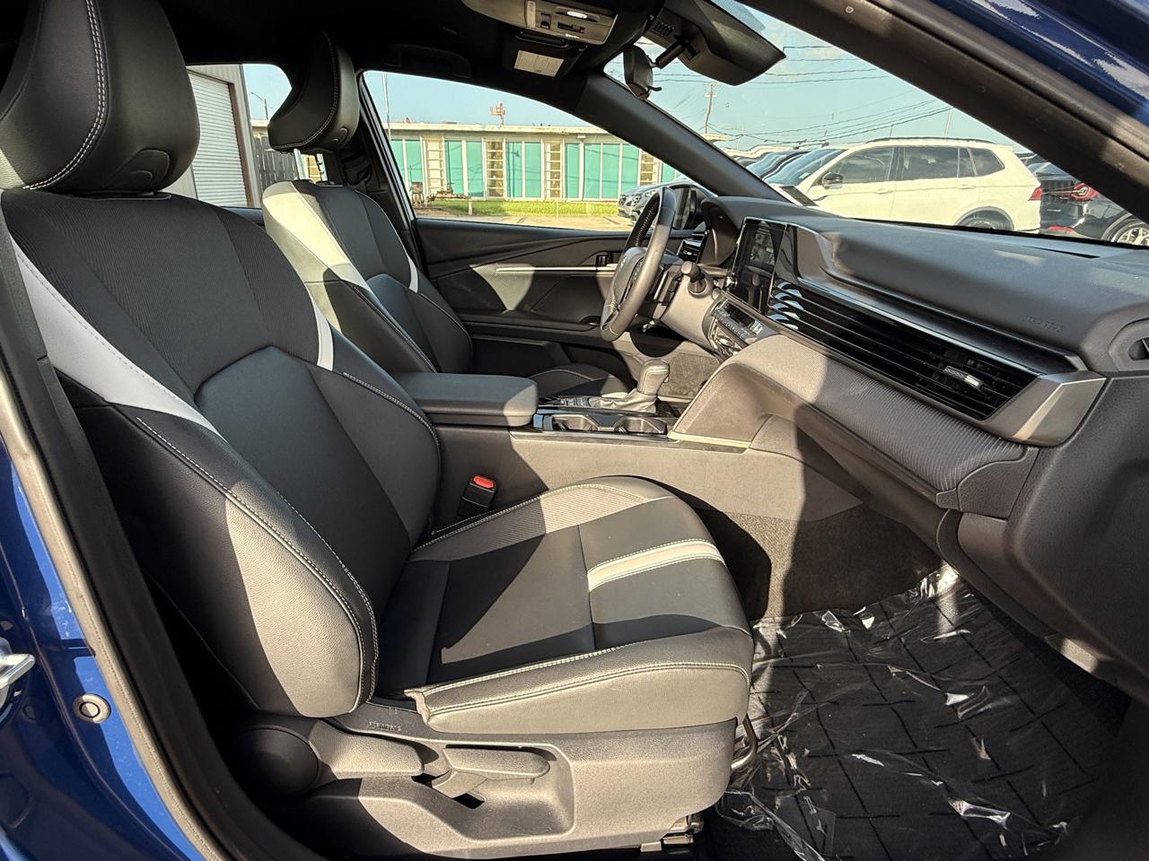 Toyota Camry Hybrid SE 2025