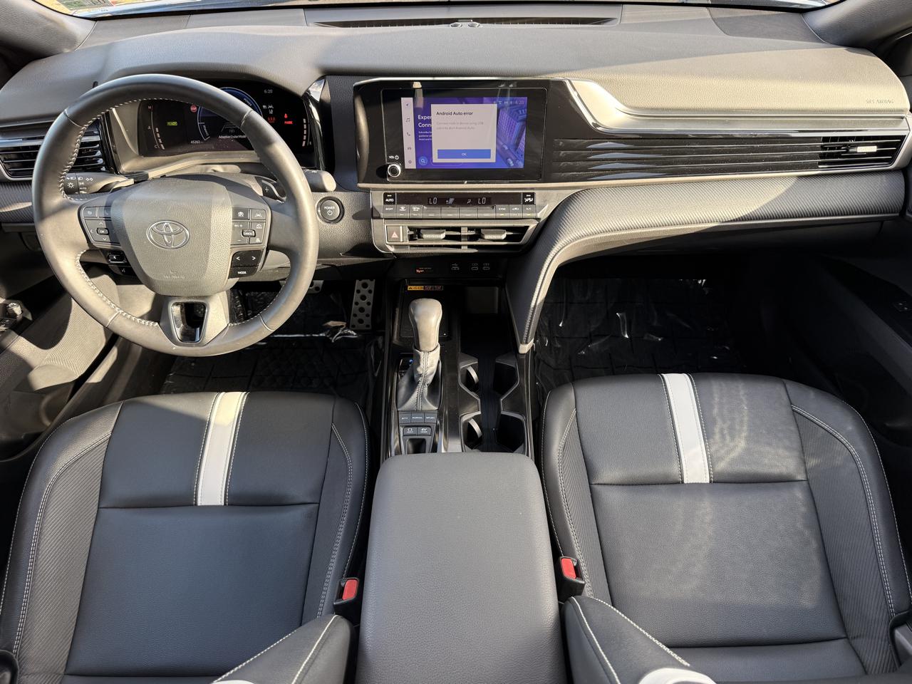 Toyota Camry Hybrid SE 2025
