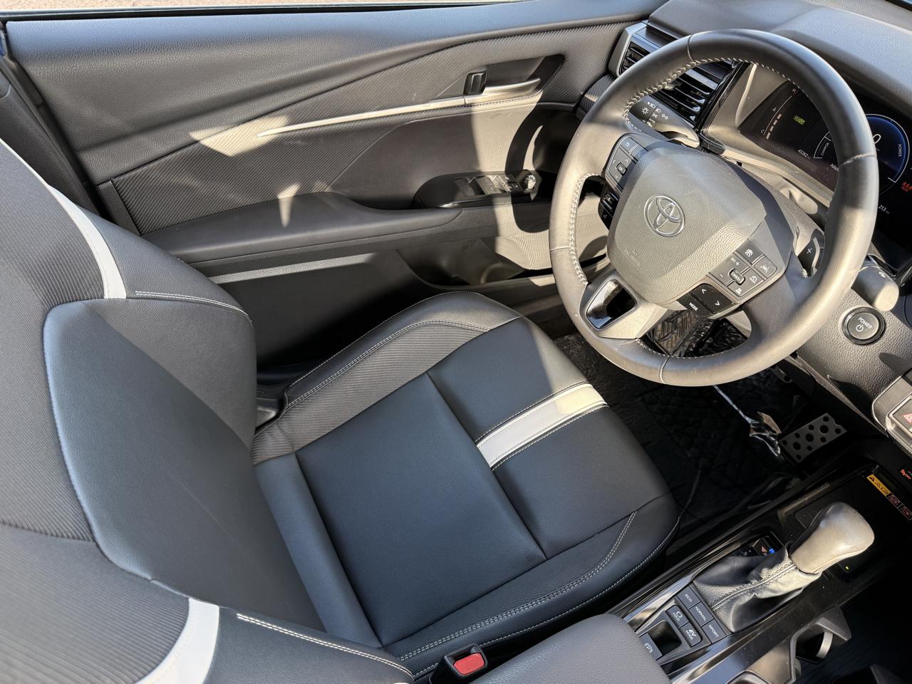 Toyota Camry Hybrid SE 2025