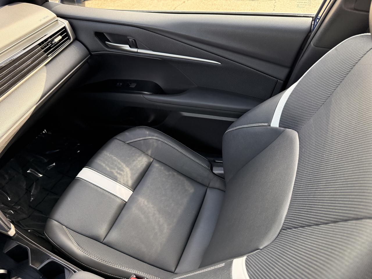Toyota Camry Hybrid SE 2025