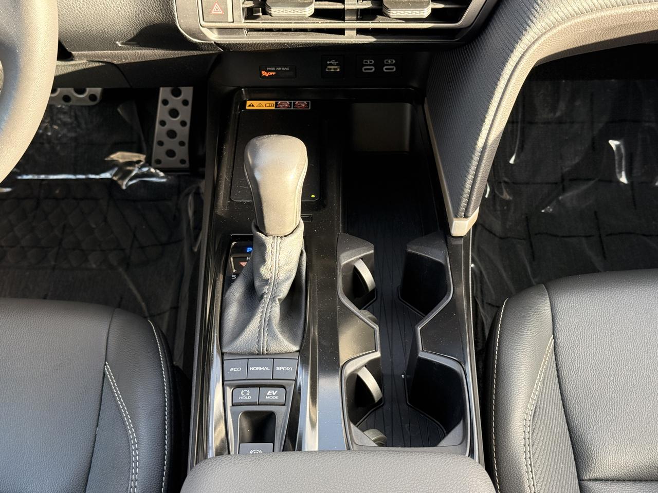 Toyota Camry Hybrid SE 2025