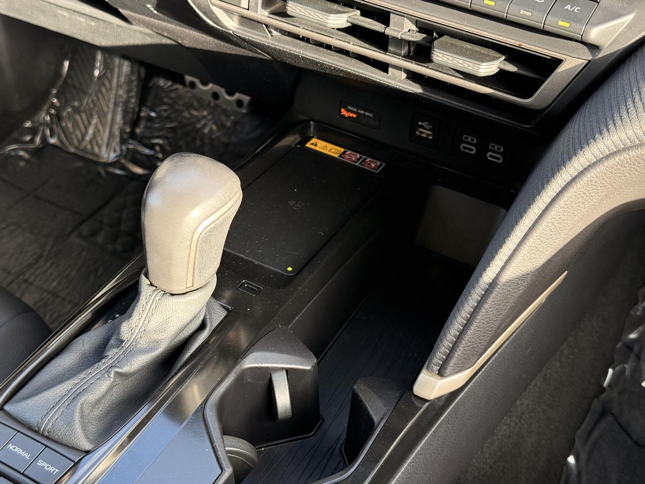 Toyota Camry Hybrid SE 2025