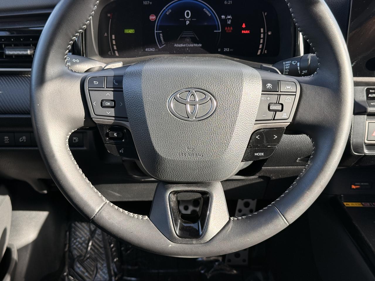 Toyota Camry Hybrid SE 2025