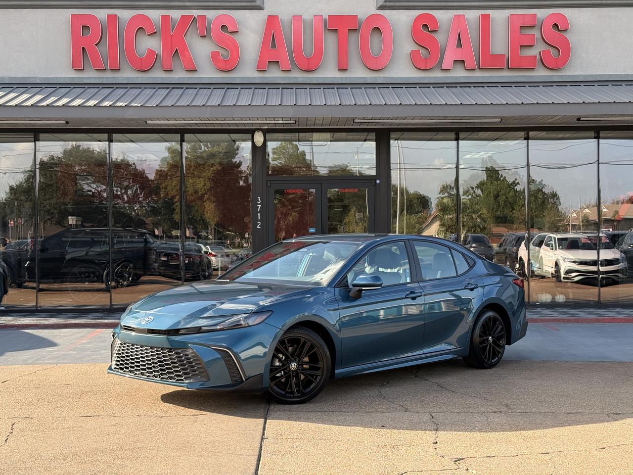 2025 Toyota Camry Hybrid SE