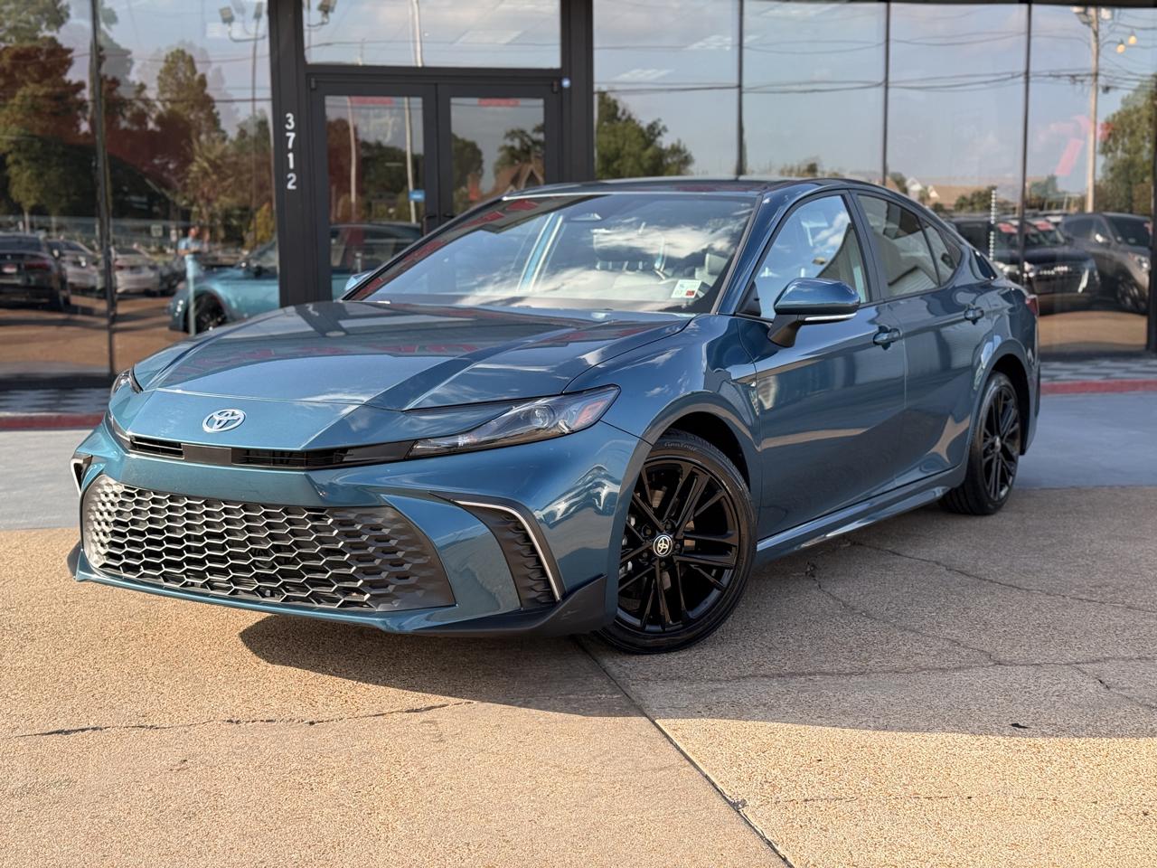 Toyota Camry Hybrid SE 2025