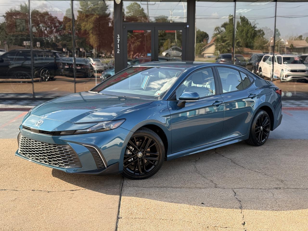 Toyota Camry Hybrid SE 2025