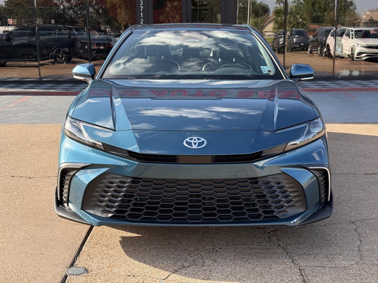 Toyota Camry Hybrid SE 2025