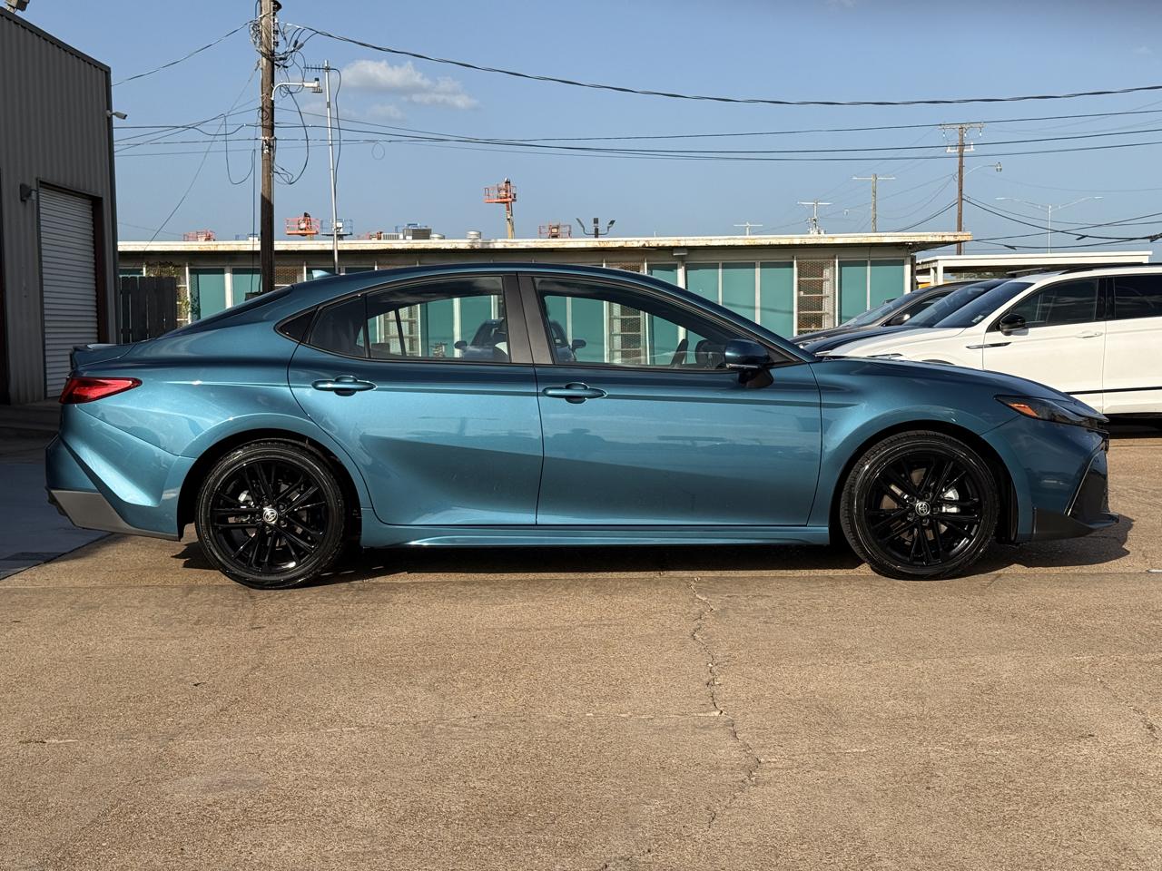 Toyota Camry Hybrid SE 2025