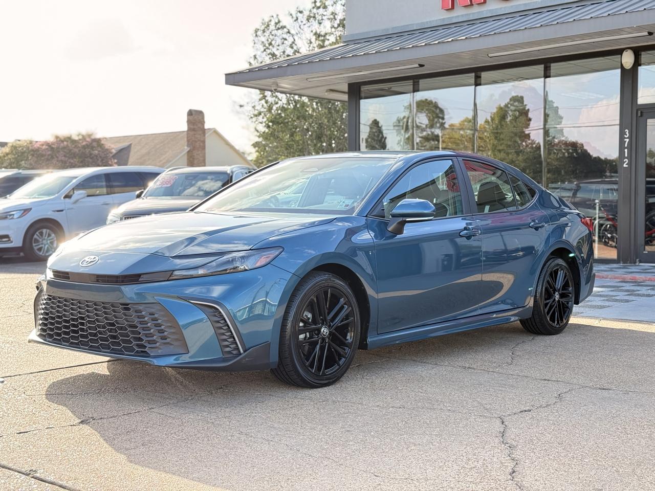 Toyota Camry Hybrid SE 2025