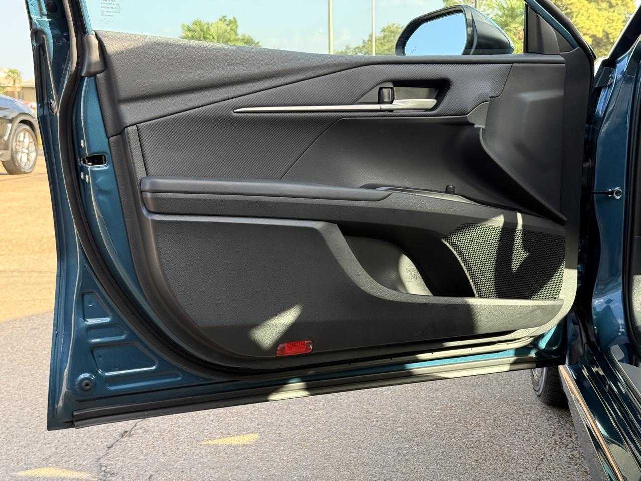 Toyota Camry Hybrid SE 2025