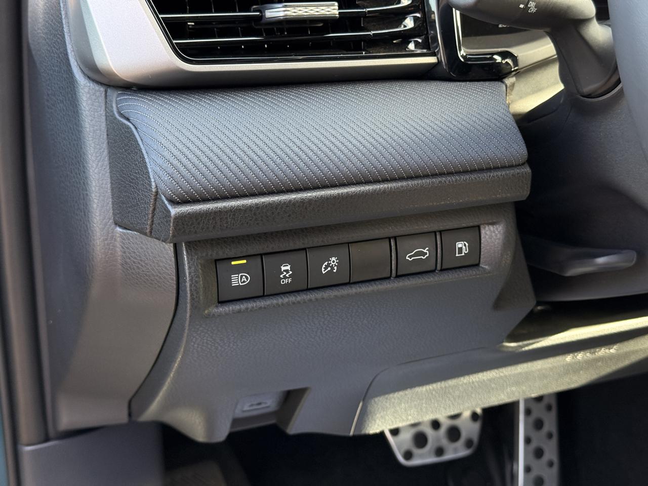 Toyota Camry Hybrid SE 2025
