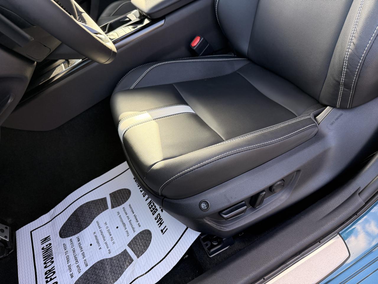 Toyota Camry Hybrid SE 2025