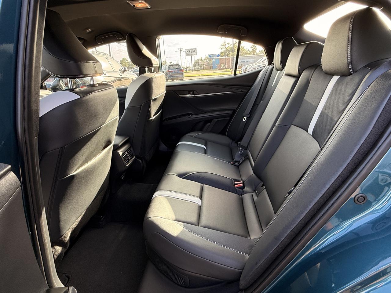 Toyota Camry Hybrid SE 2025
