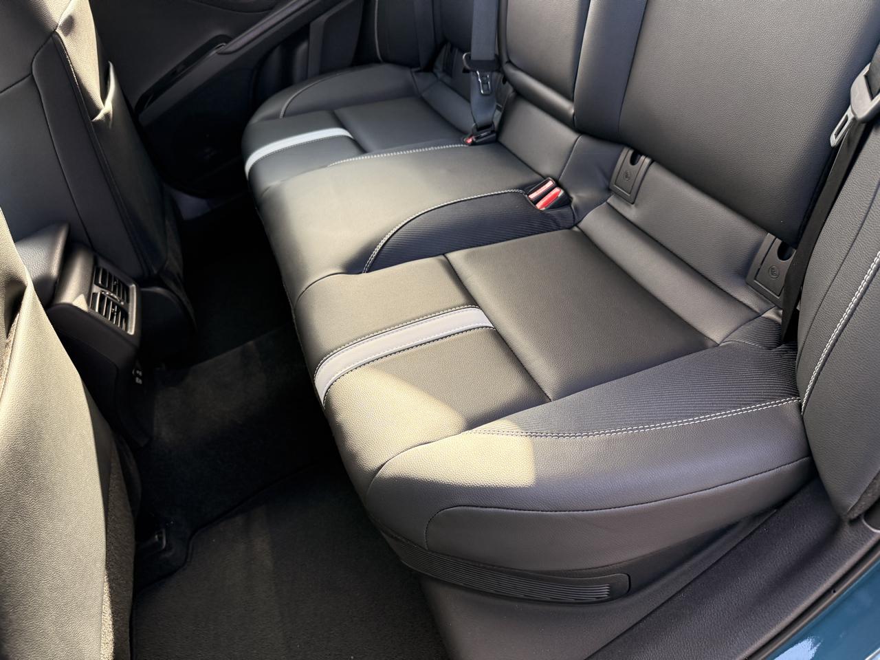 Toyota Camry Hybrid SE 2025
