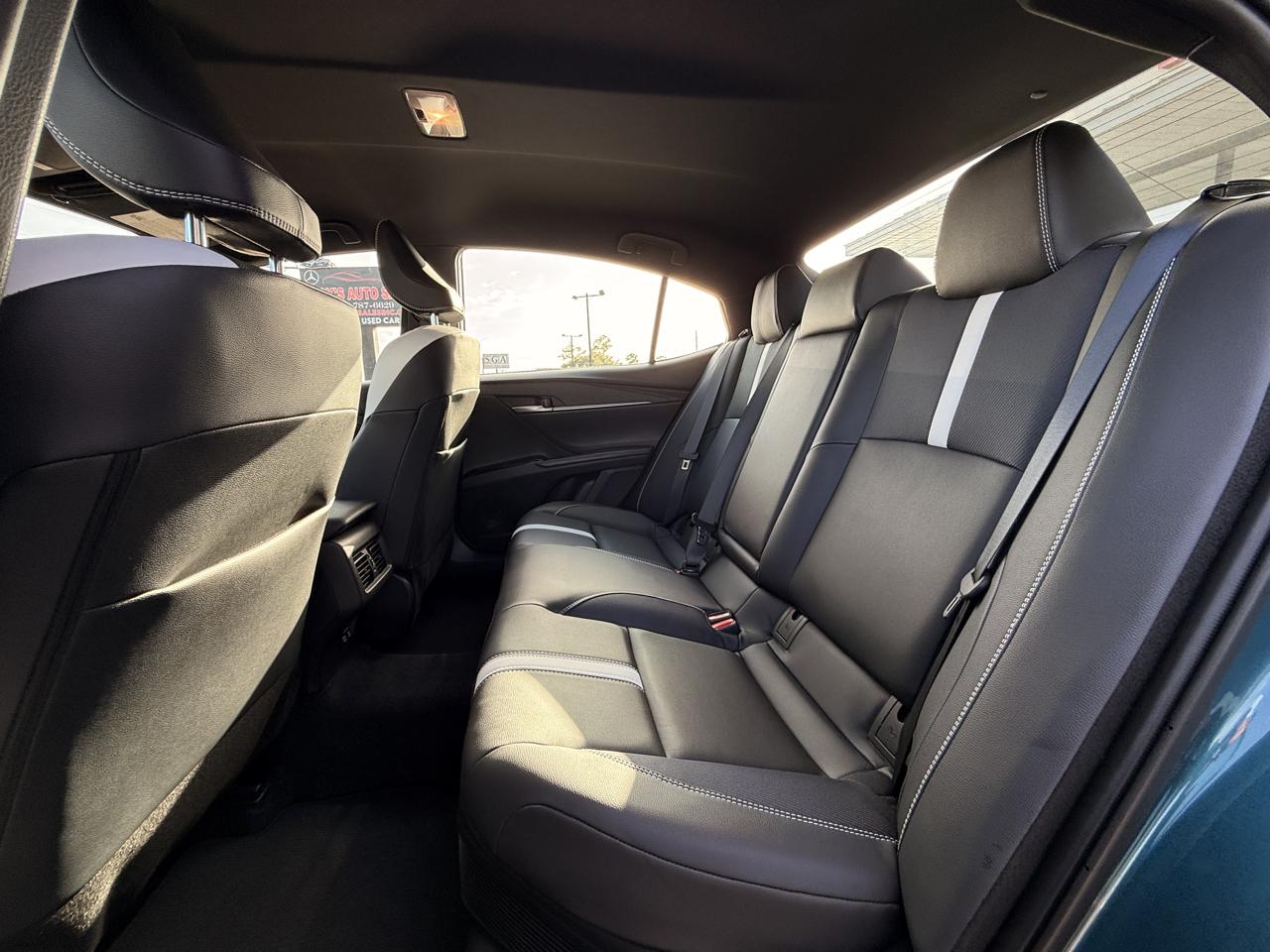 Toyota Camry Hybrid SE 2025