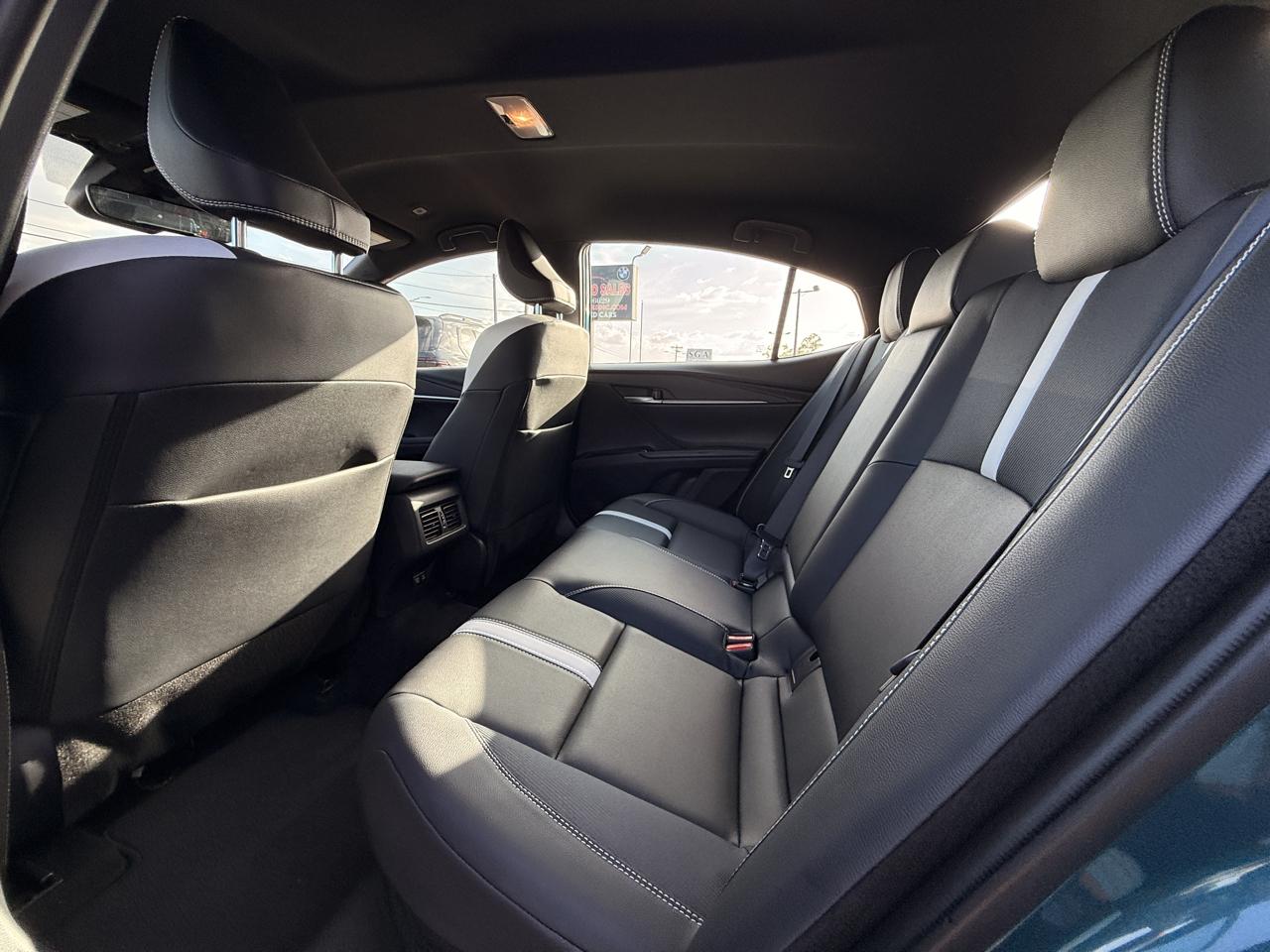 Toyota Camry Hybrid SE 2025
