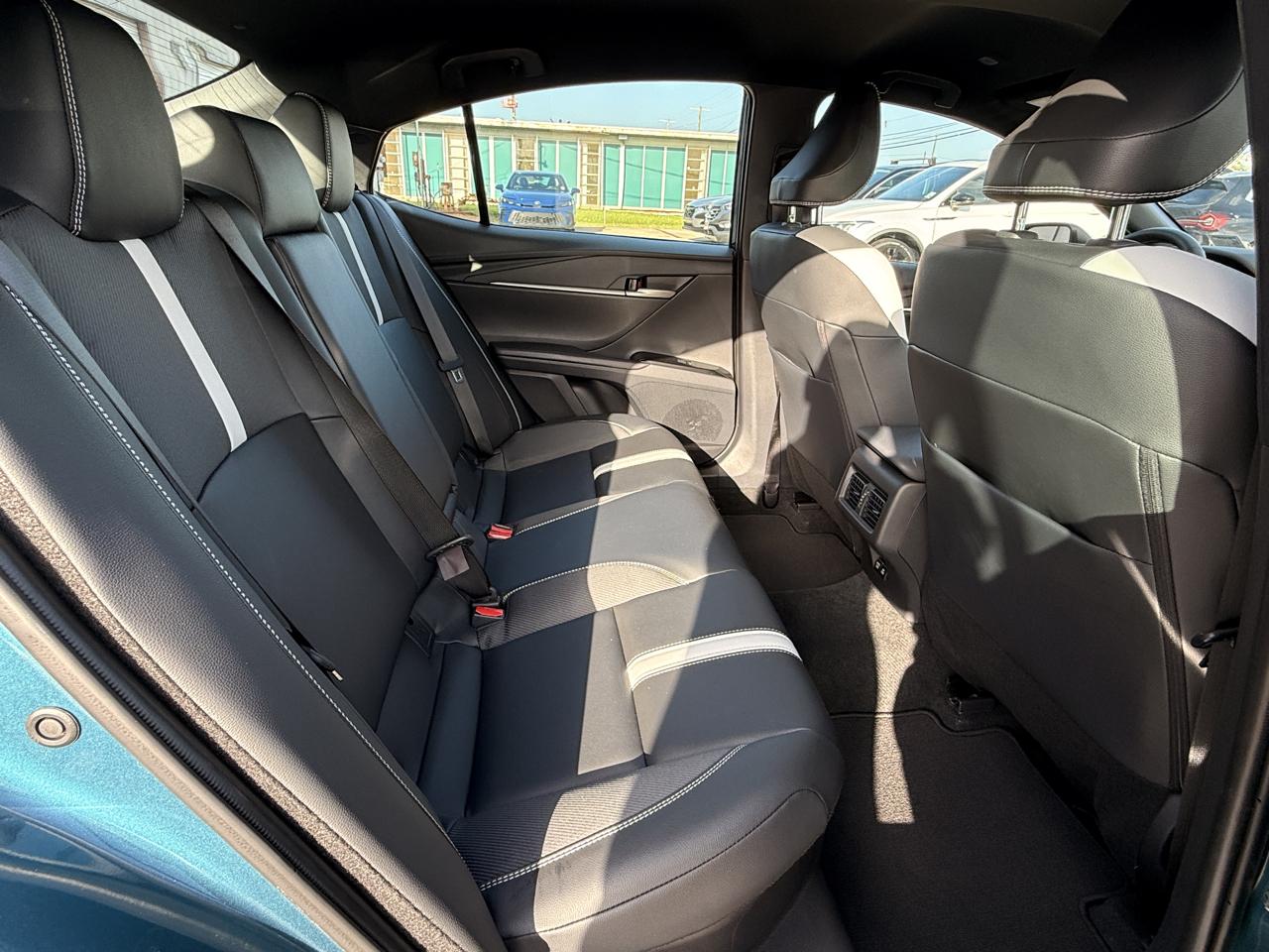 Toyota Camry Hybrid SE 2025