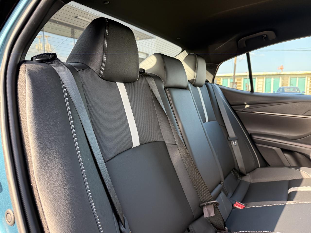 Toyota Camry Hybrid SE 2025