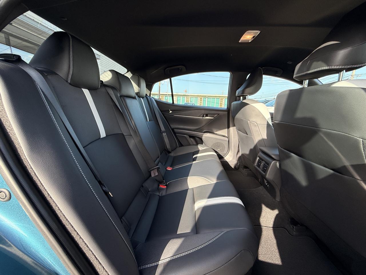 Toyota Camry Hybrid SE 2025