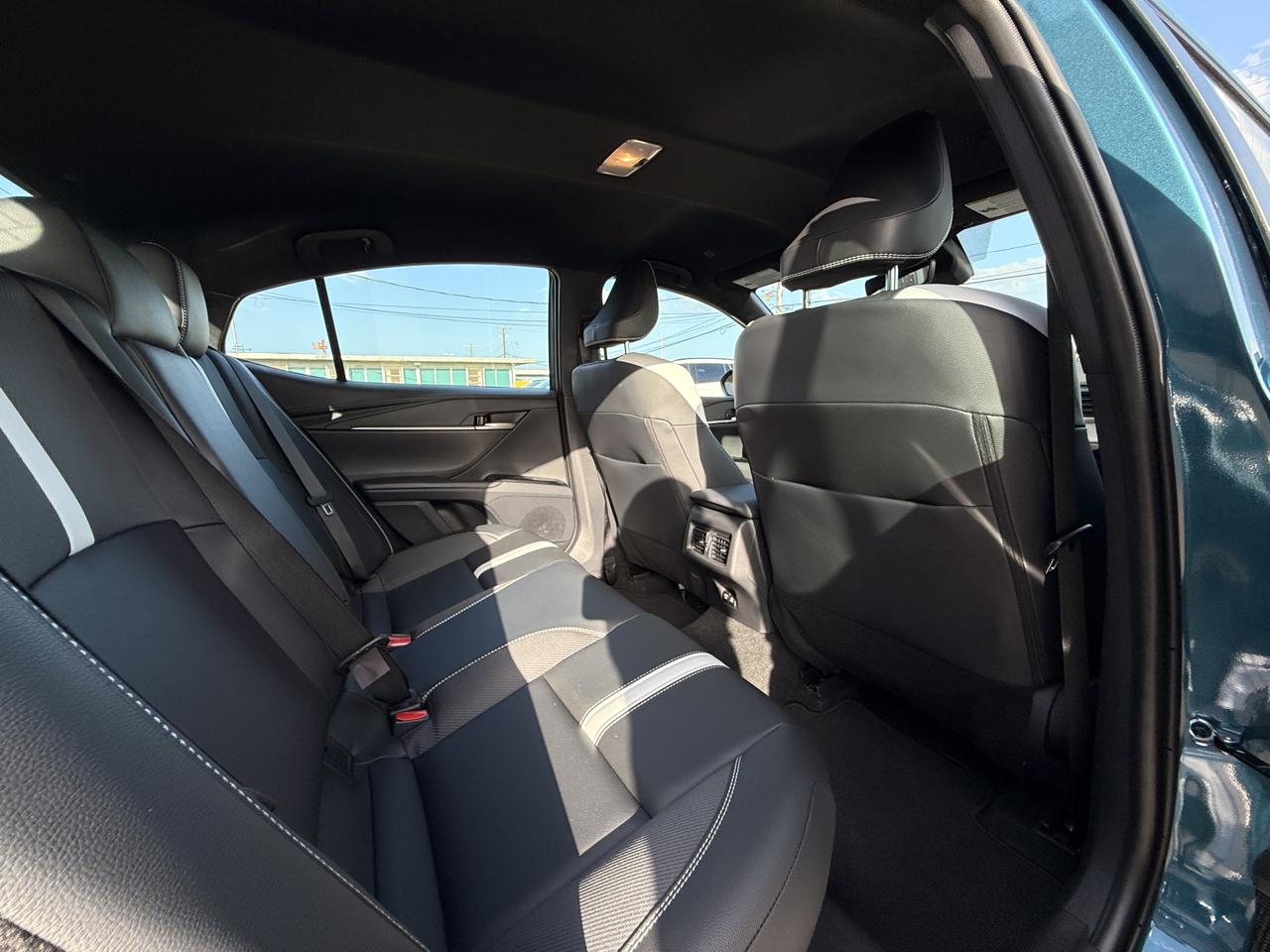 Toyota Camry Hybrid SE 2025