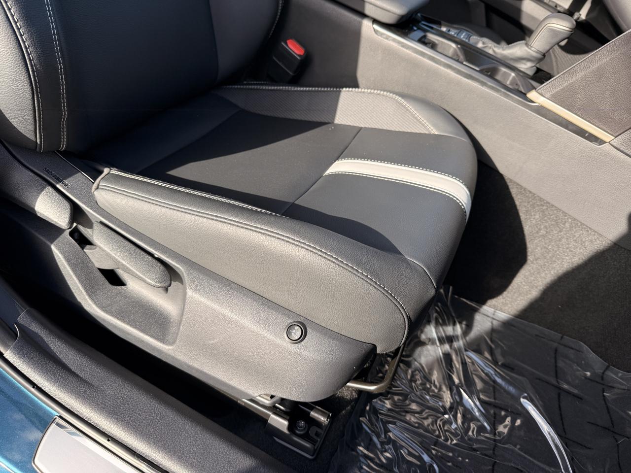 Toyota Camry Hybrid SE 2025