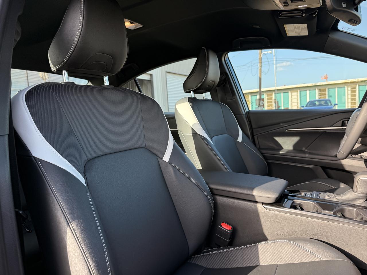 Toyota Camry Hybrid SE 2025