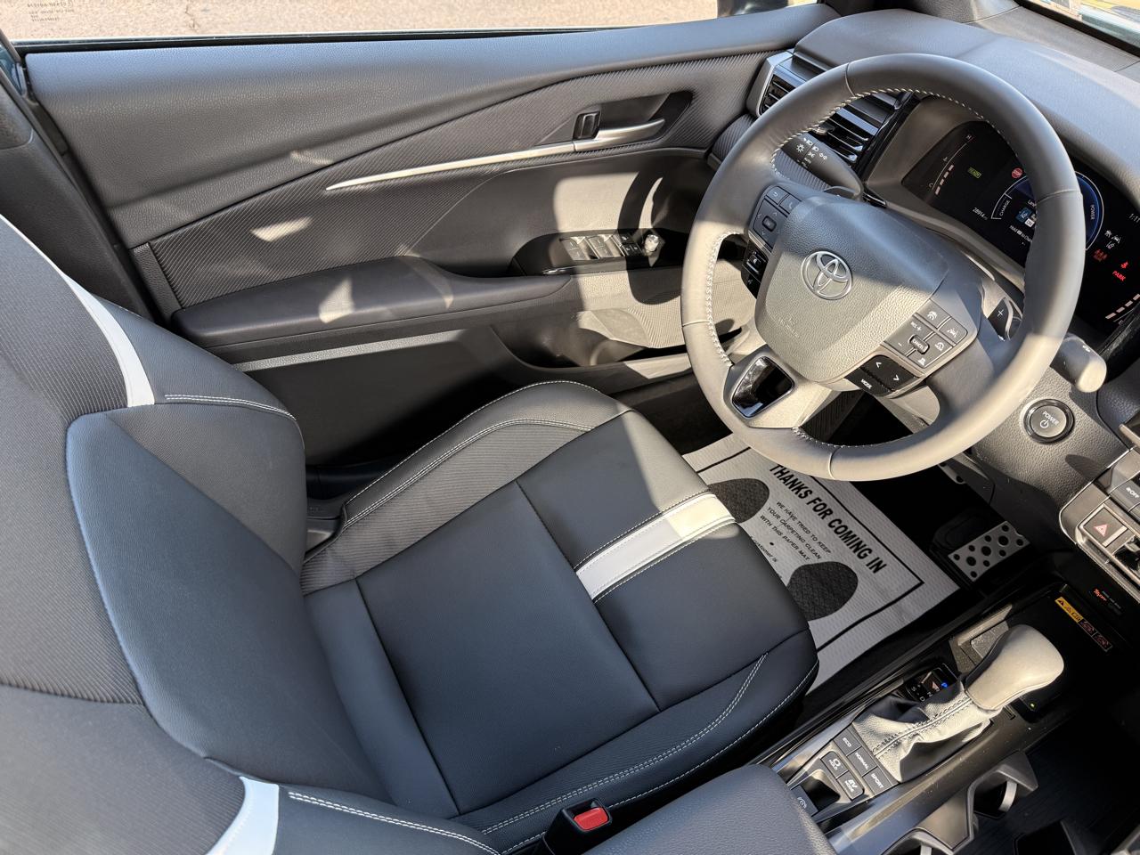 Toyota Camry Hybrid SE 2025