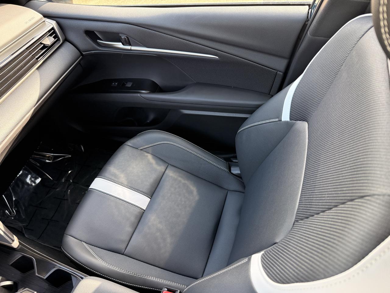 Toyota Camry Hybrid SE 2025