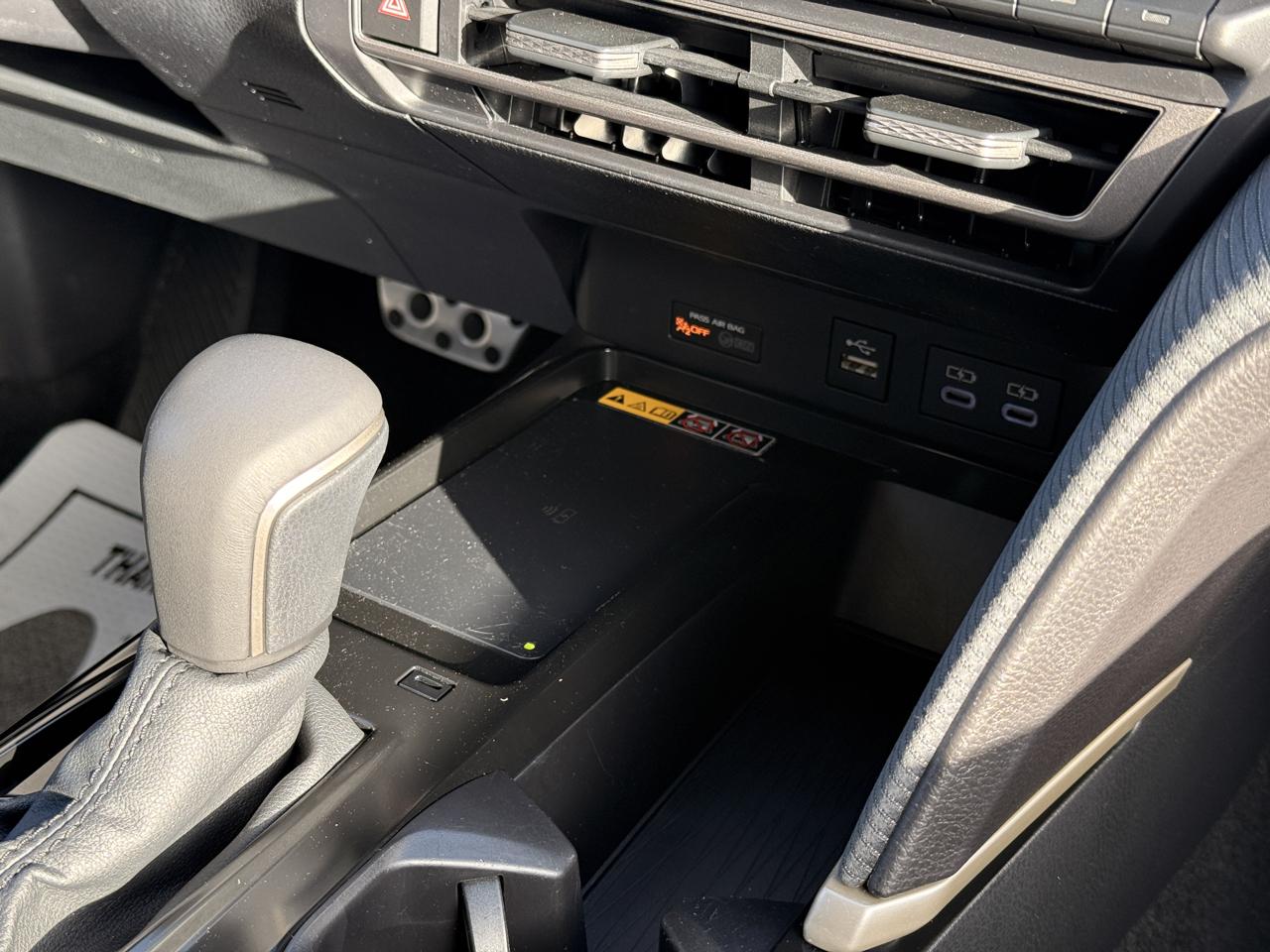Toyota Camry Hybrid SE 2025