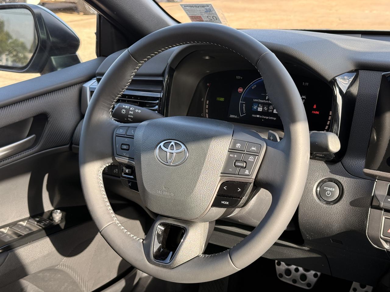 Toyota Camry Hybrid SE 2025