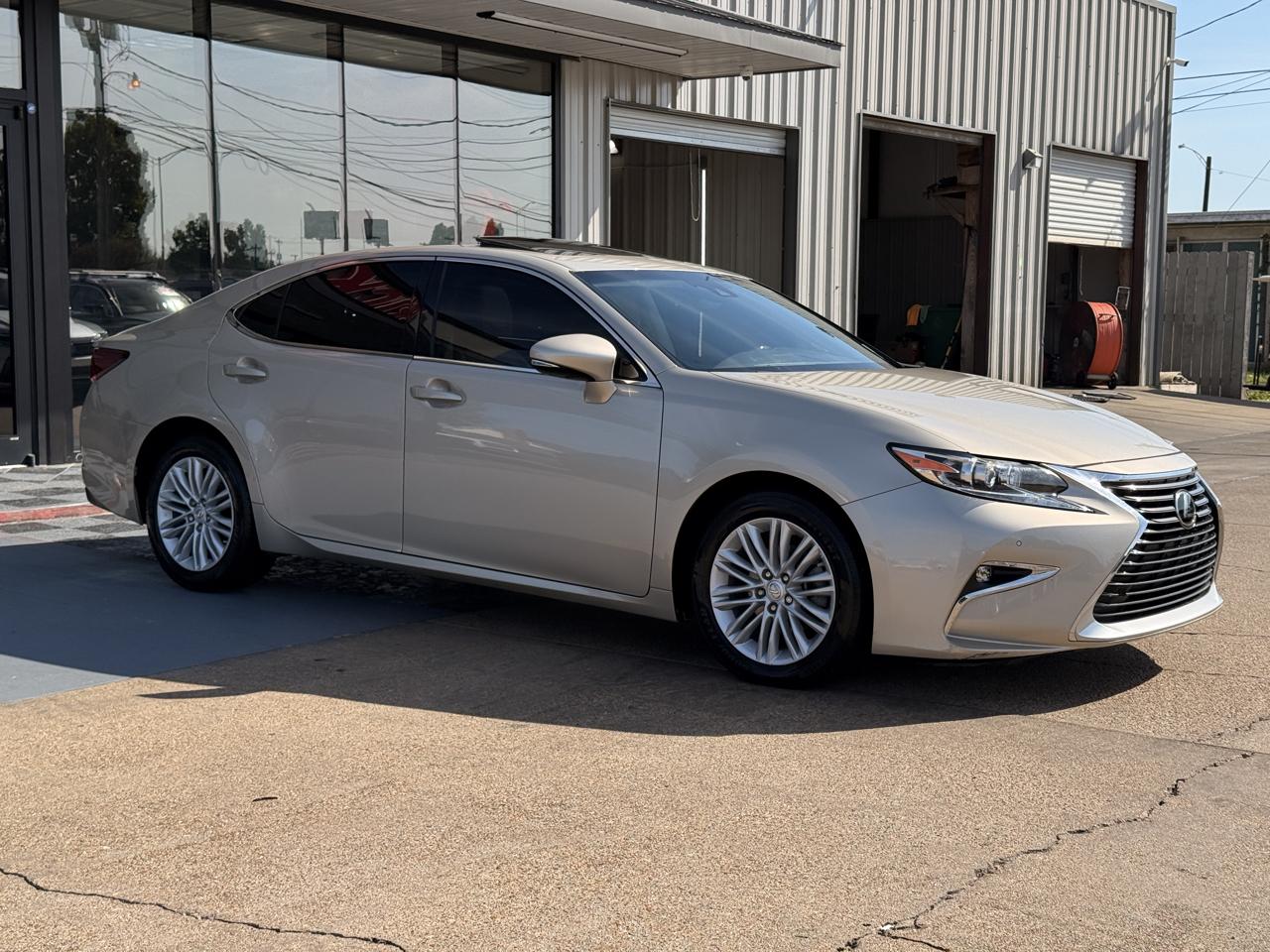 Lexus ES 350 Sedan 2016