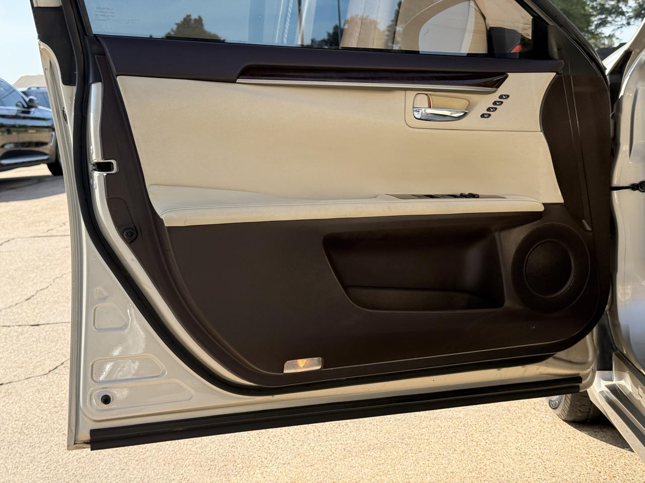 Lexus ES 350 Sedan 2016