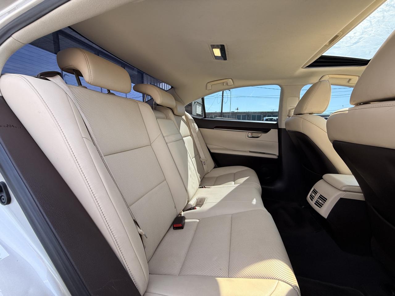 Lexus ES 350 Sedan 2016
