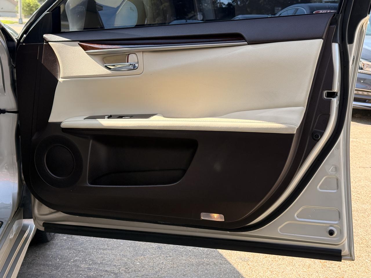 Lexus ES 350 Sedan 2016