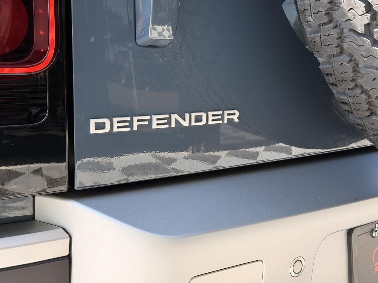 Land Rover Defender P300 110 S 2024