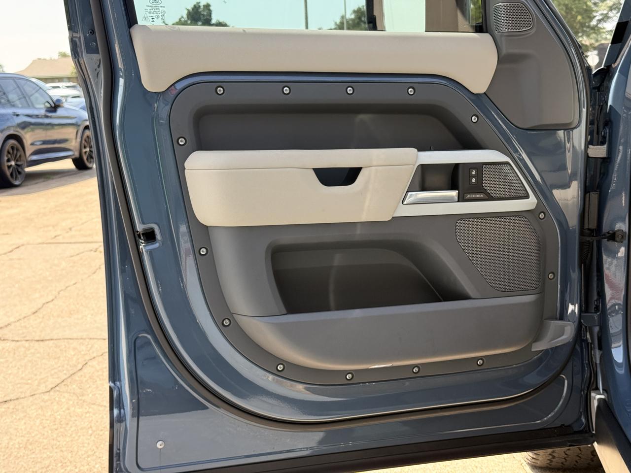 Land Rover Defender P300 110 S 2024