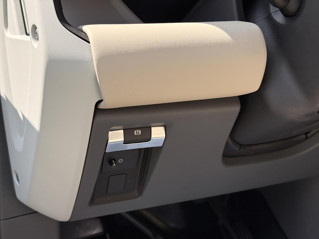 Land Rover Defender P300 110 S 2024