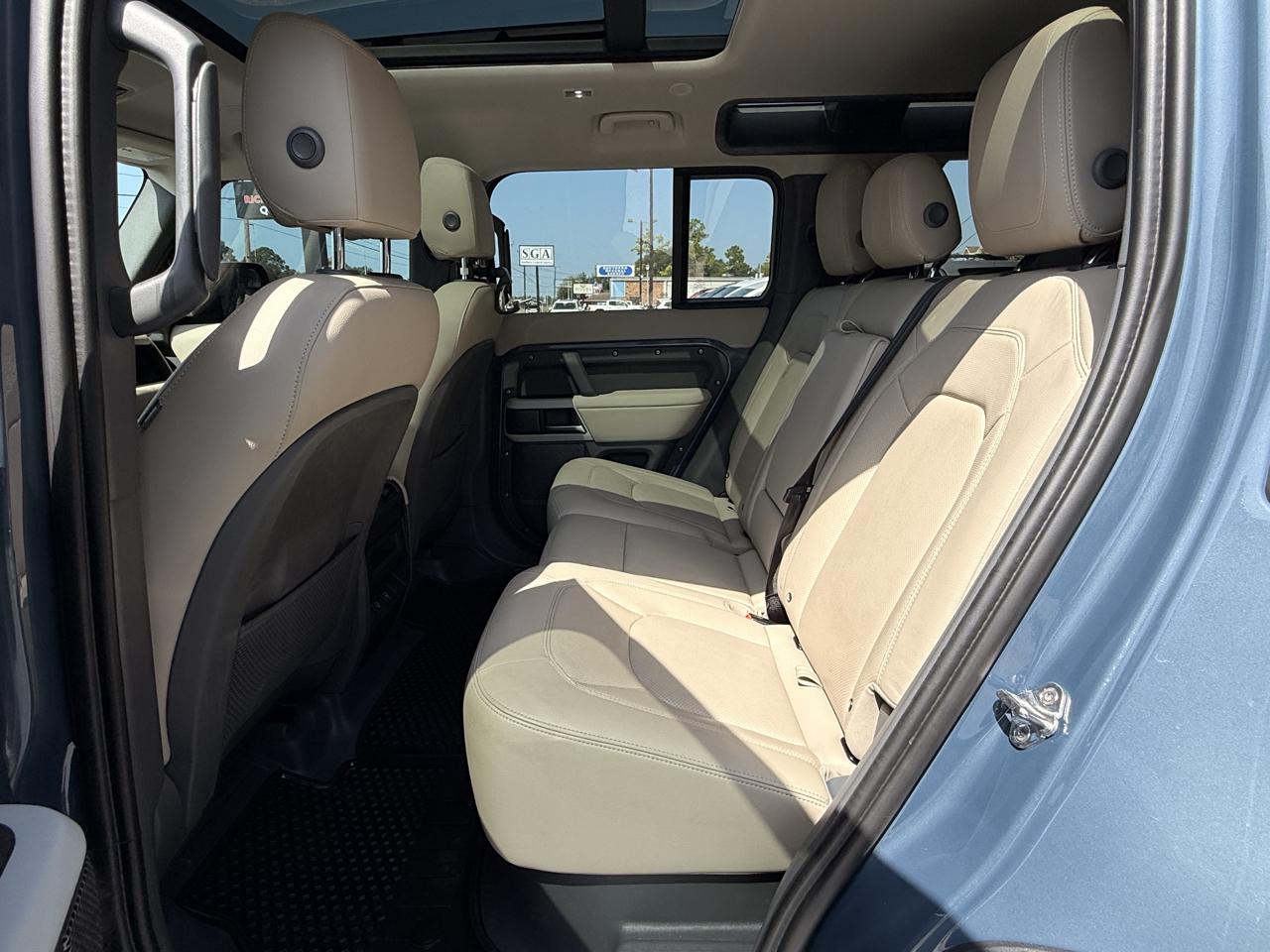 Land Rover Defender P300 110 S 2024