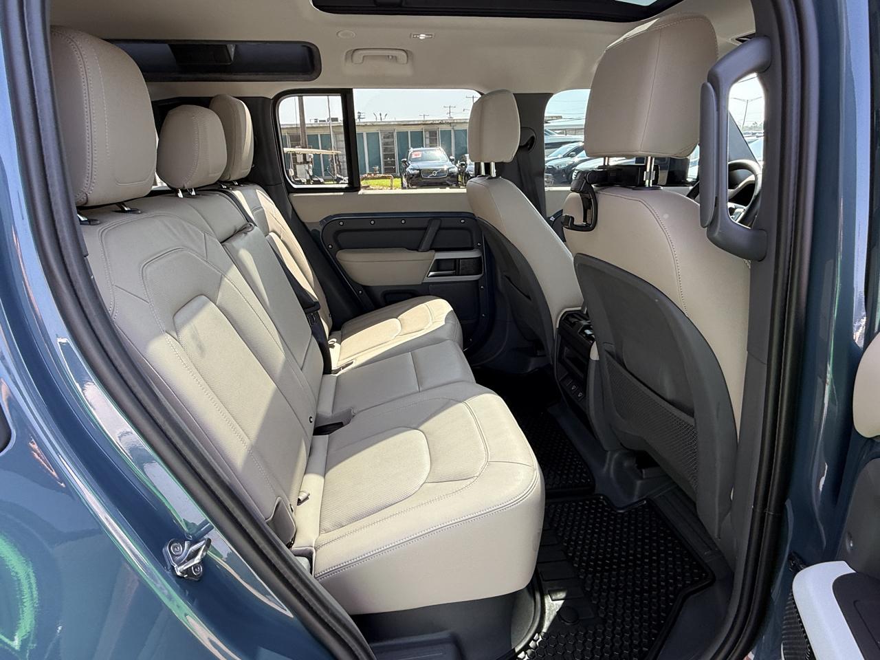 Land Rover Defender P300 110 S 2024