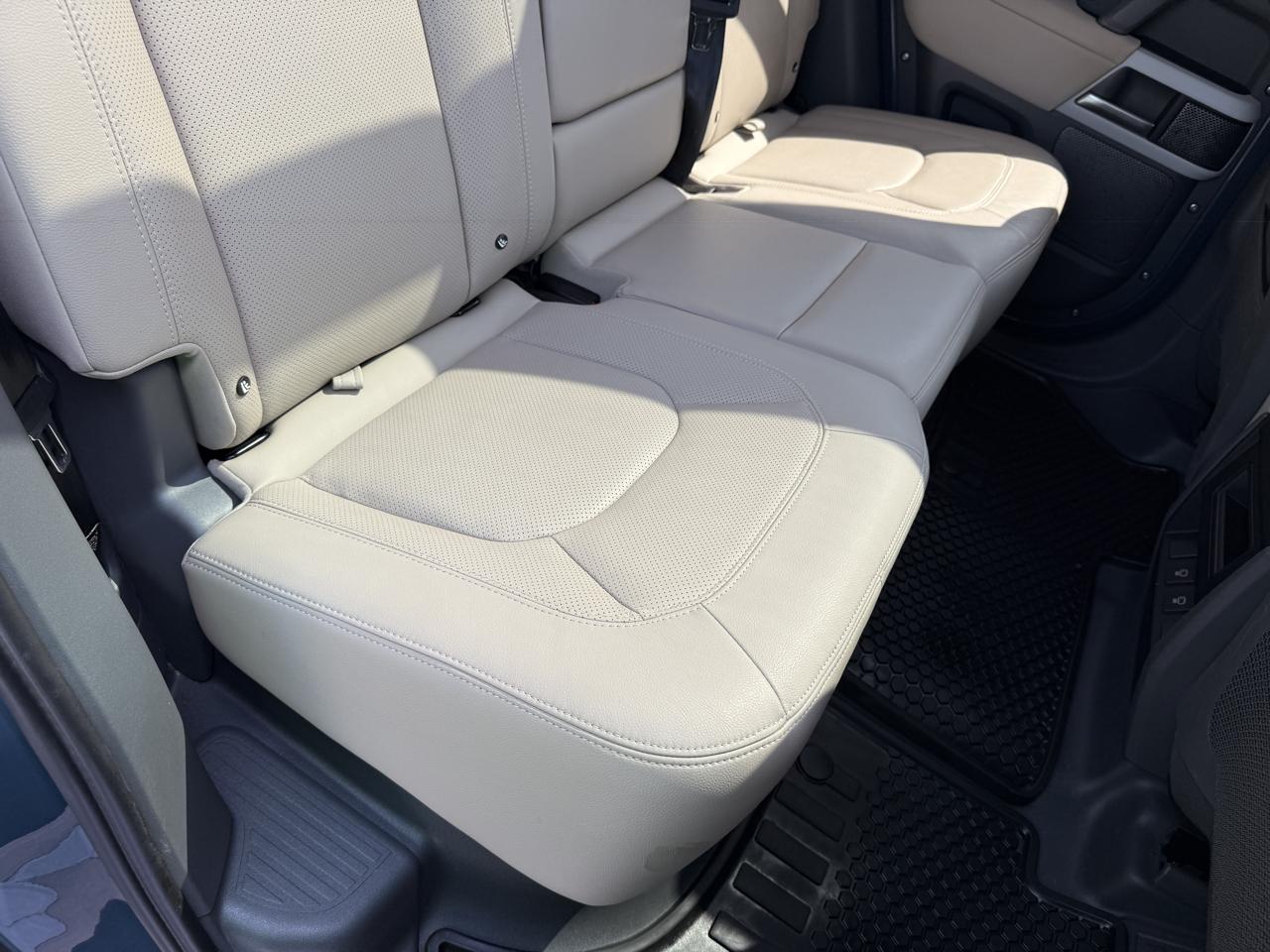 Land Rover Defender P300 110 S 2024